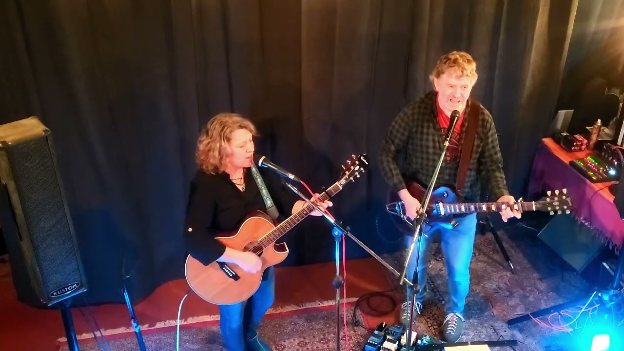 Walk in the woods - Far From Any Road live 17/01/26