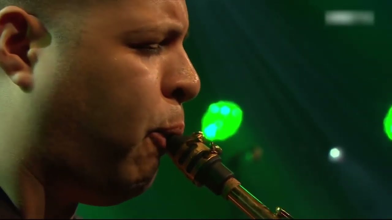 Alex Han - Saxophone solo
