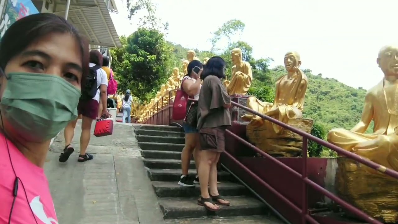 Ten Thousand Buddha's in Shatin Hk.Hiking w/ my sister,pamangkin and friends.