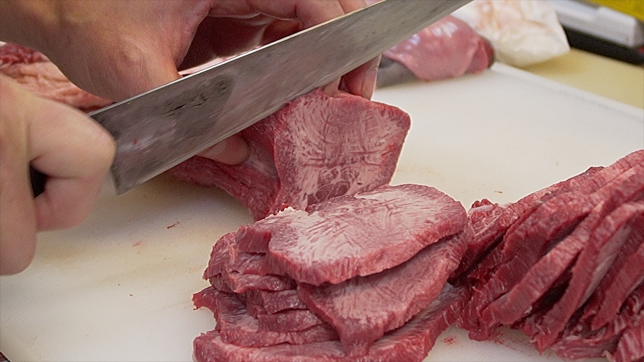 派手さゼロ、本物勝負！生まれる前の牛から向き合うホルモンマニアが営む大衆焼肉