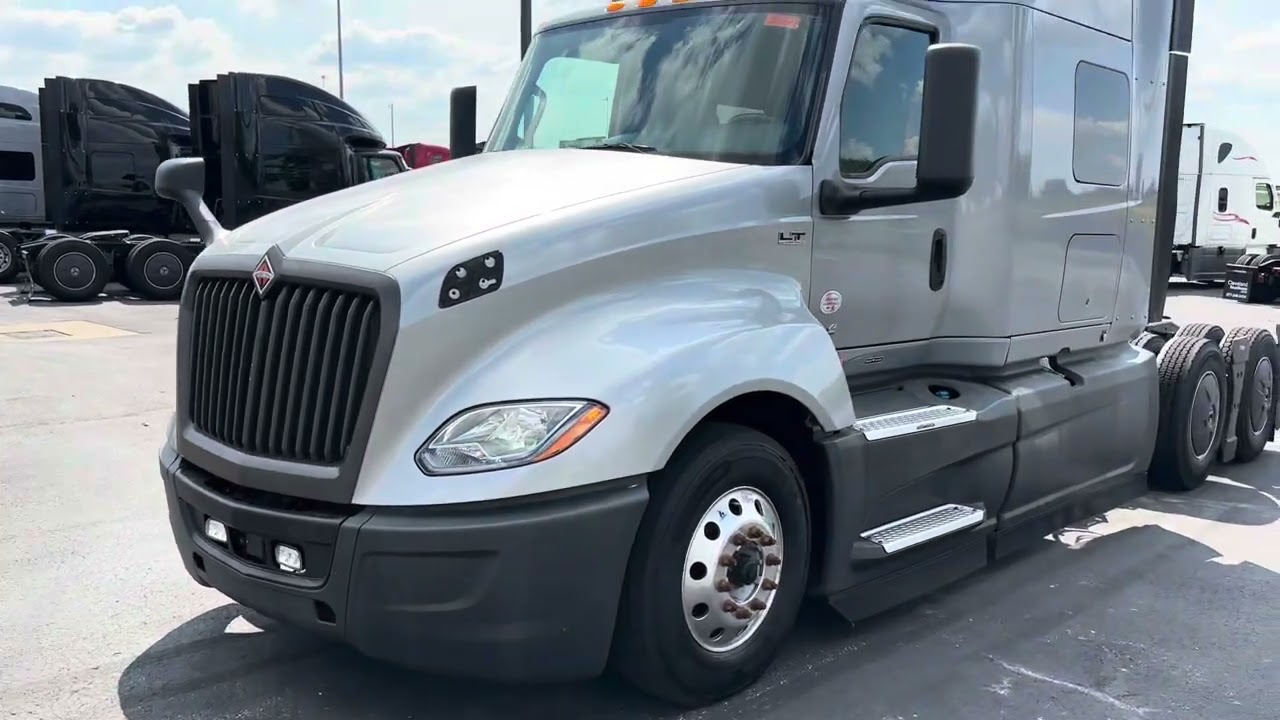 Selectrucks of Cleveland - 2022 International LT #5177