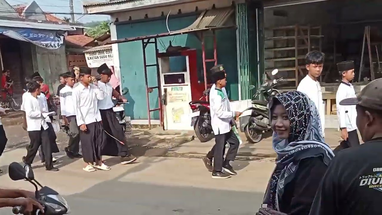 Pawai Ta'aruf RA-MI-MTS Desa Limbangan menyambut bulan suci Ramadhan 1447 H