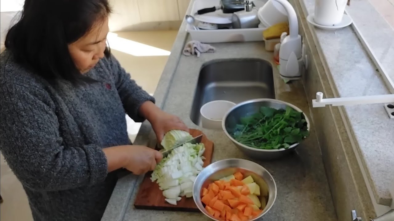VOCÊ CONHECE SERRALHA QUE É UMA PANC, FIZ SALADA | plantei mudas de couves