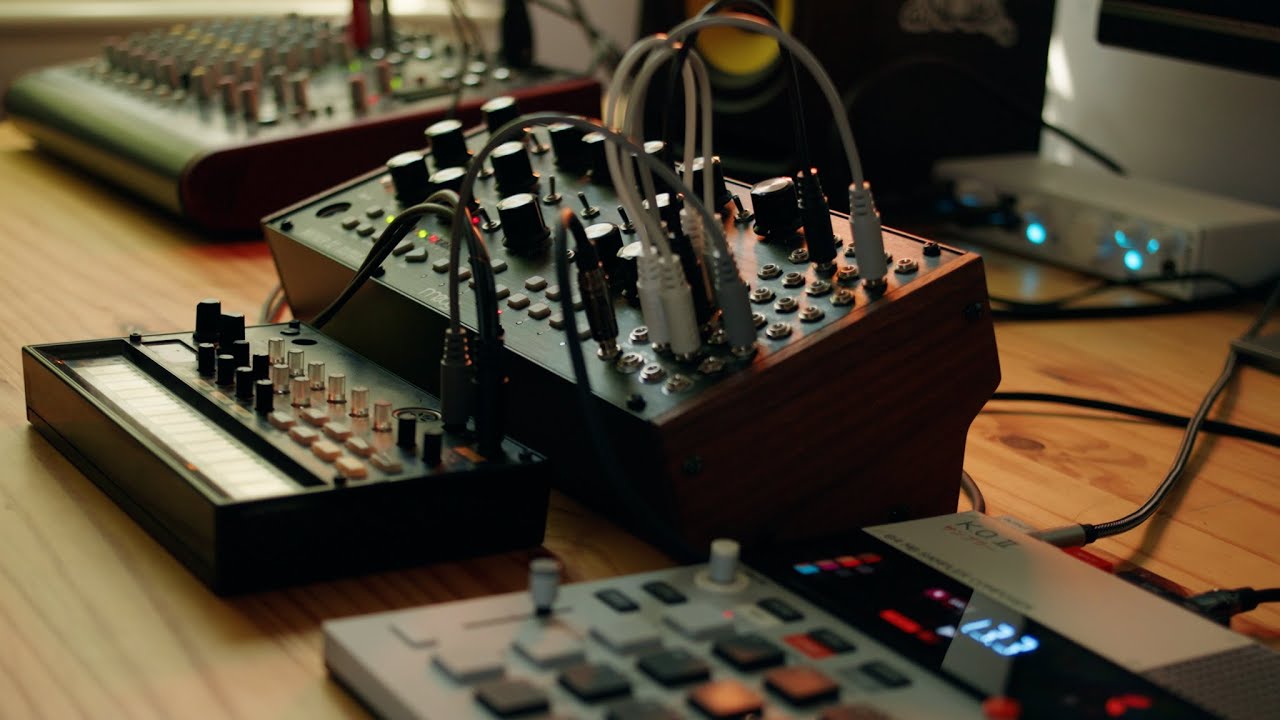 Sunday Morning Semi Modular Ambient (Moog Mother-32, Teenage Engineering EP-133, Volca Beats)