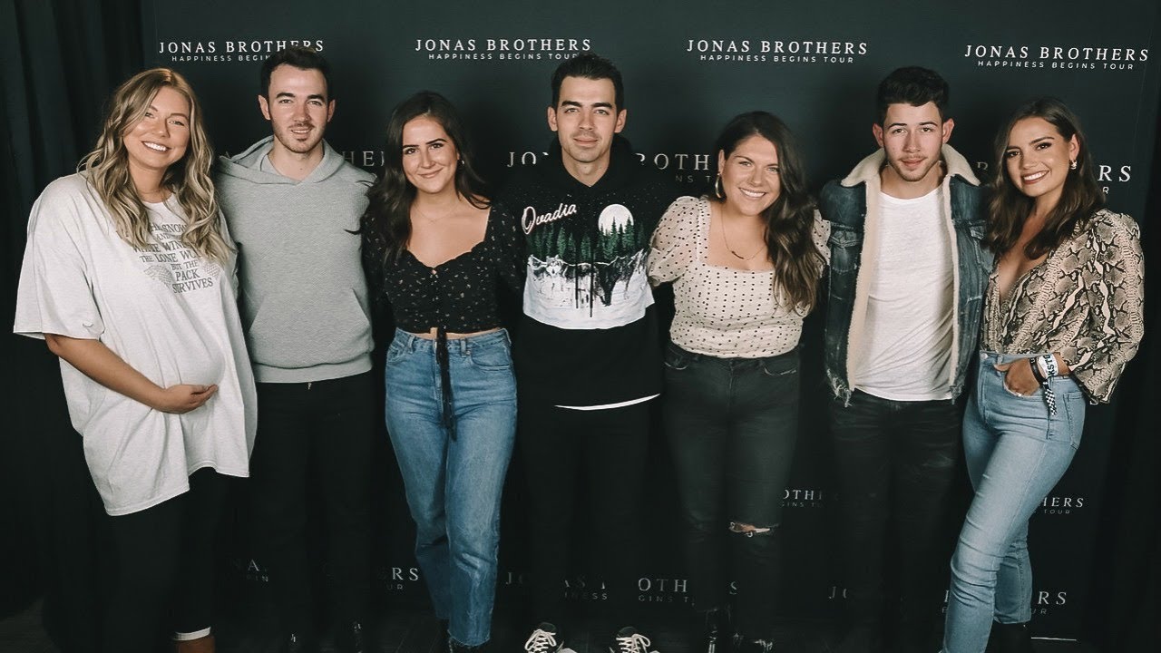 MEETING THE JONAS BROTHERS! Concert + Backstage Tour!