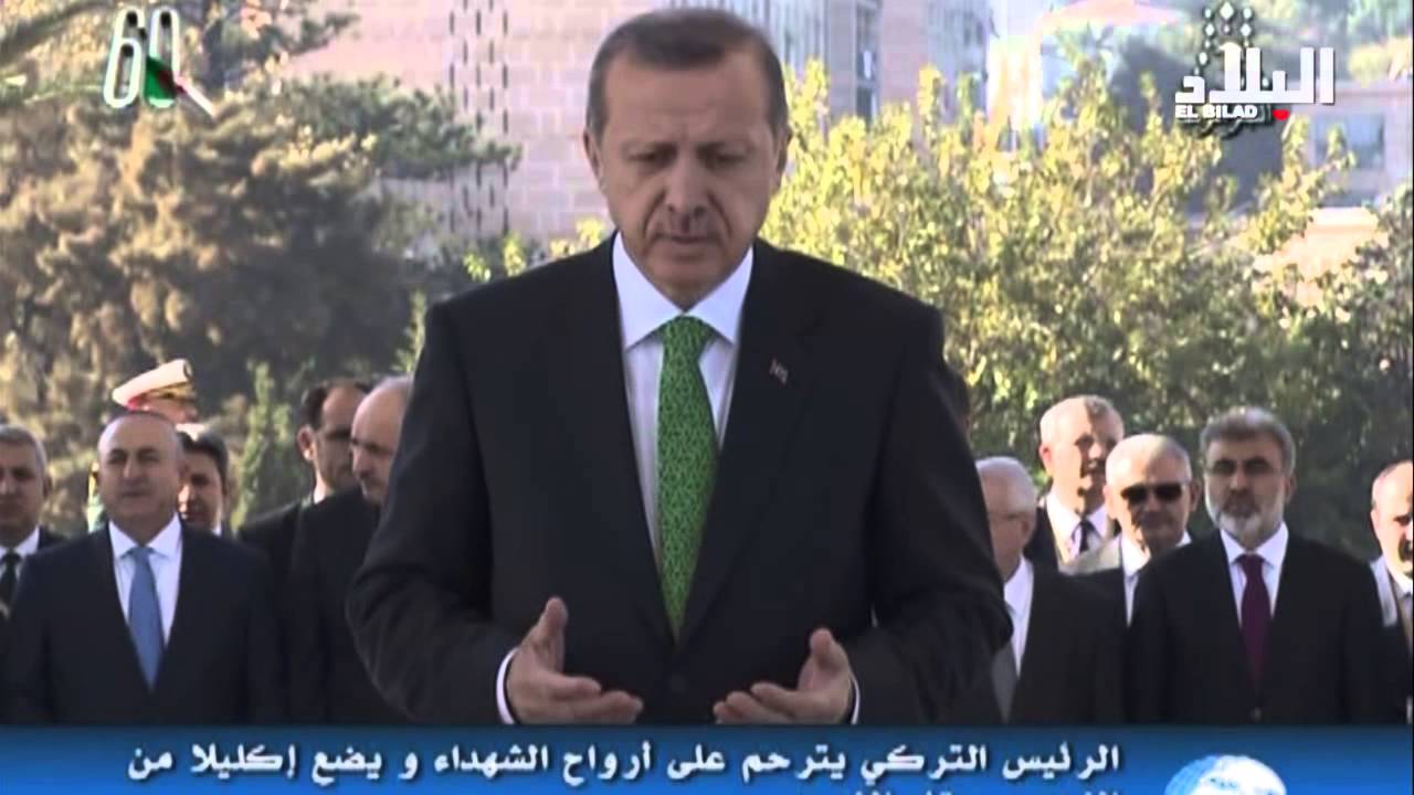 أردوغان يستهل زيارته إلى الجزائر بوضع الزهور على 