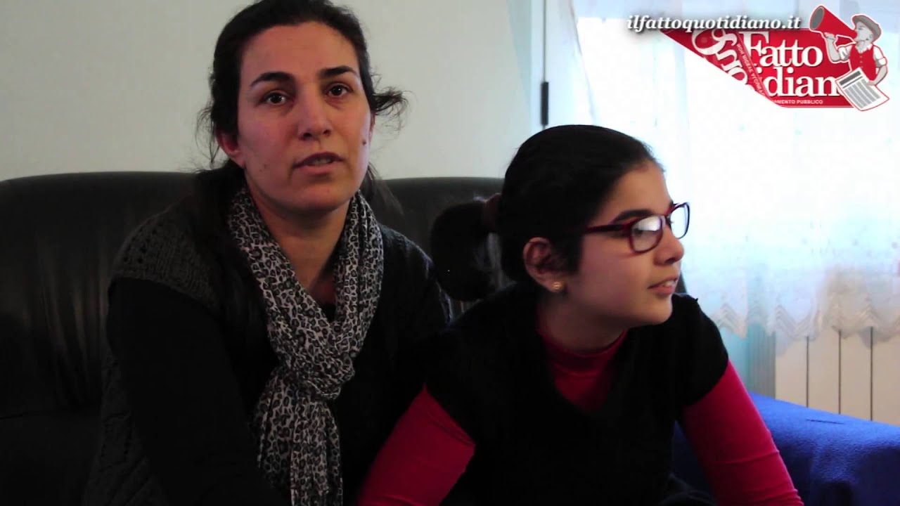 Catanzaro, bimba disabile non va a scuola. La madre: “Mancano rampe e pulmino attrezzato”