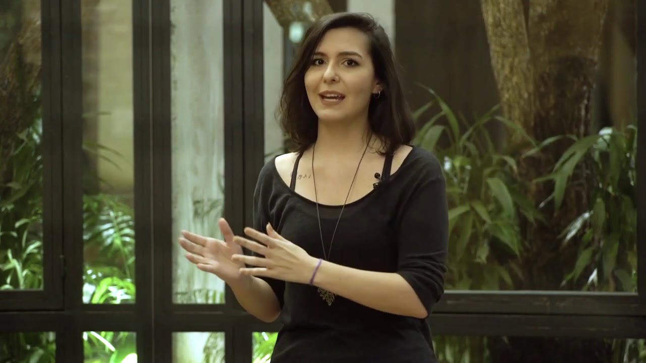 A importância da diversidade na literatura é sentir com o outro | Thays Pretti | TEDxParqueDoIngá