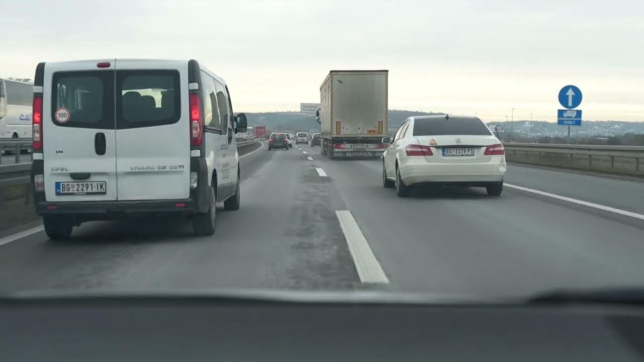 Διασχίζοντας τη  Σερβία