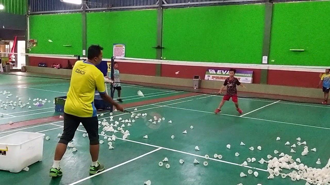 Drilling / multi shuttle melatih reaksi dan kelincahan kaki untuk usia 10 tahun