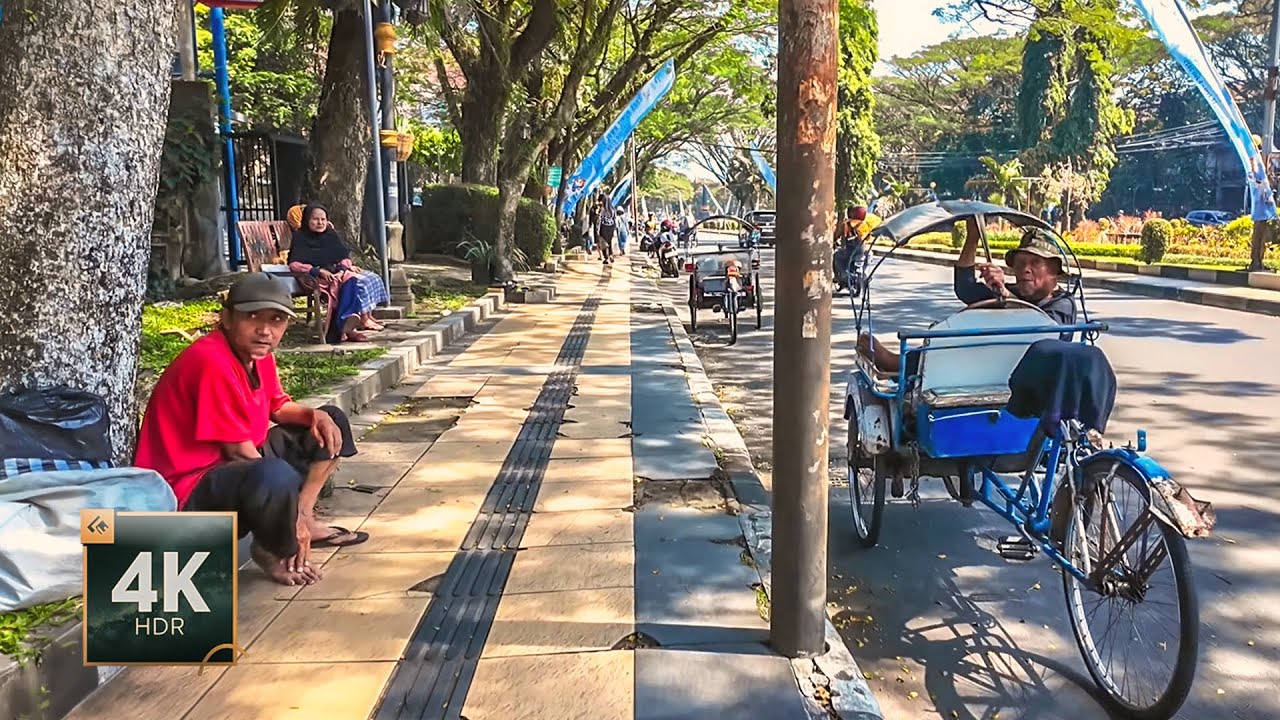 Street Walk Malang City | Shady City & Traditional Transportation | Walking Tour Indonesia 4K