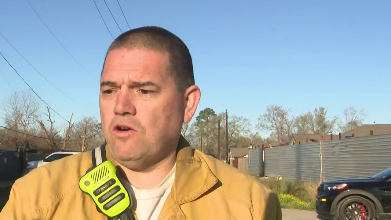 Firefighters battle 175-acre brush fire in northeast Houston