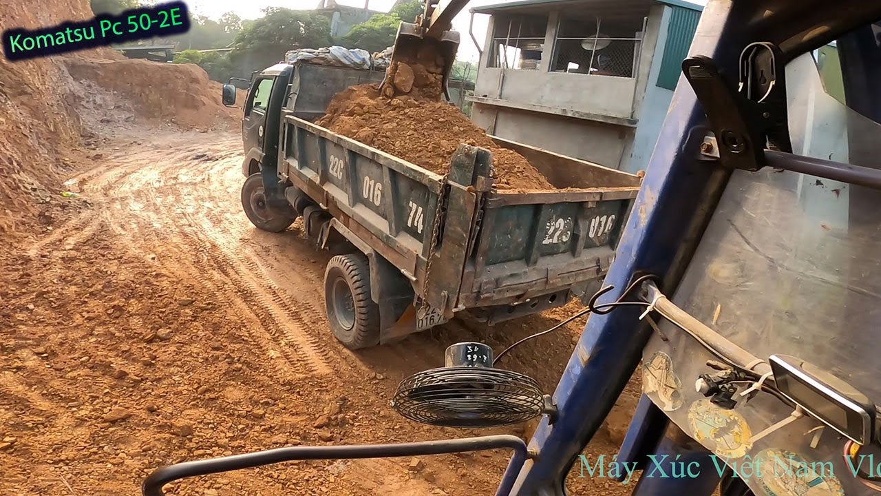 Máy Xúc Việt Nam Tập 1900. Xúc Đất Đá Lên Xe Ô Tô Chở Xuống Bãi Đổ Vườn Đào