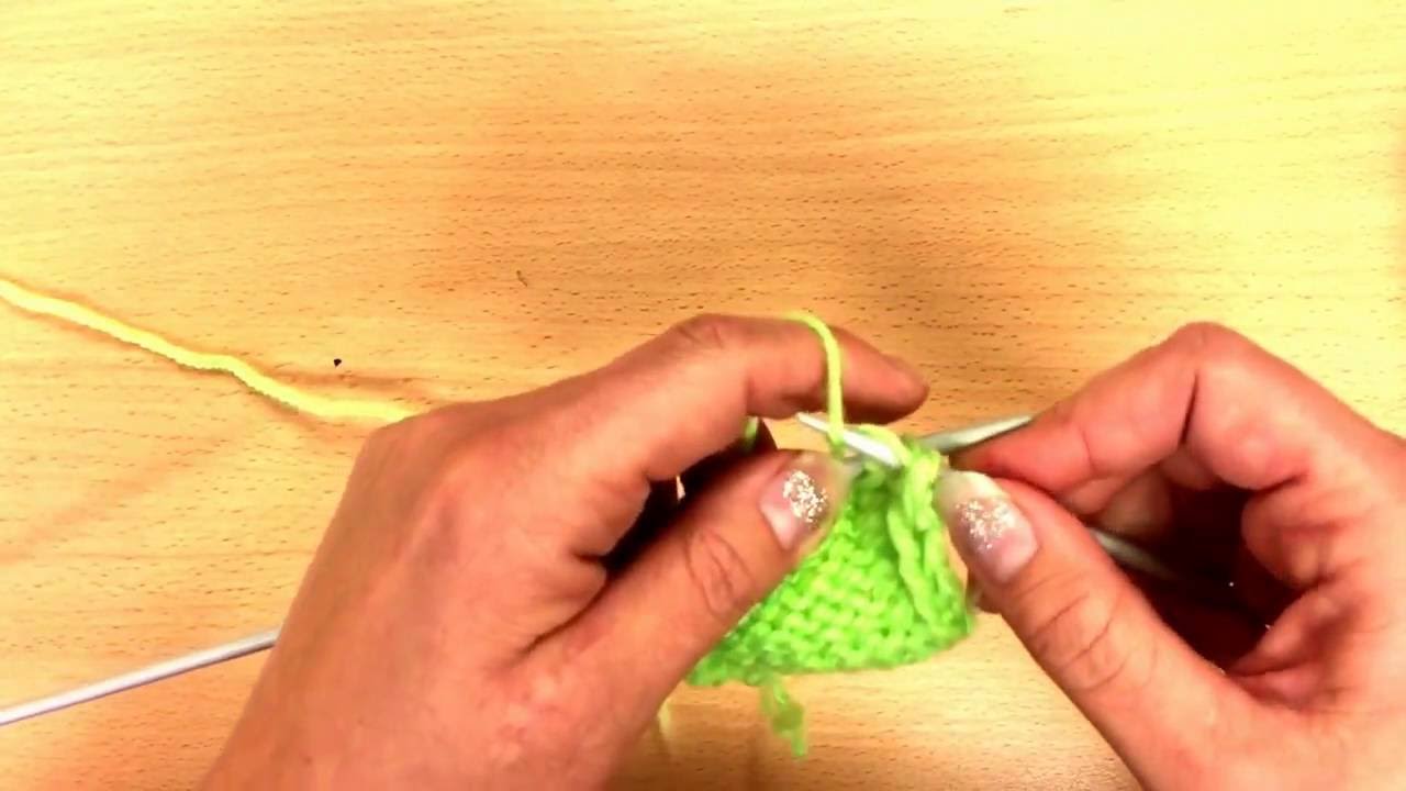 Sticka slätstickning.  Räta och aviga maskor.
