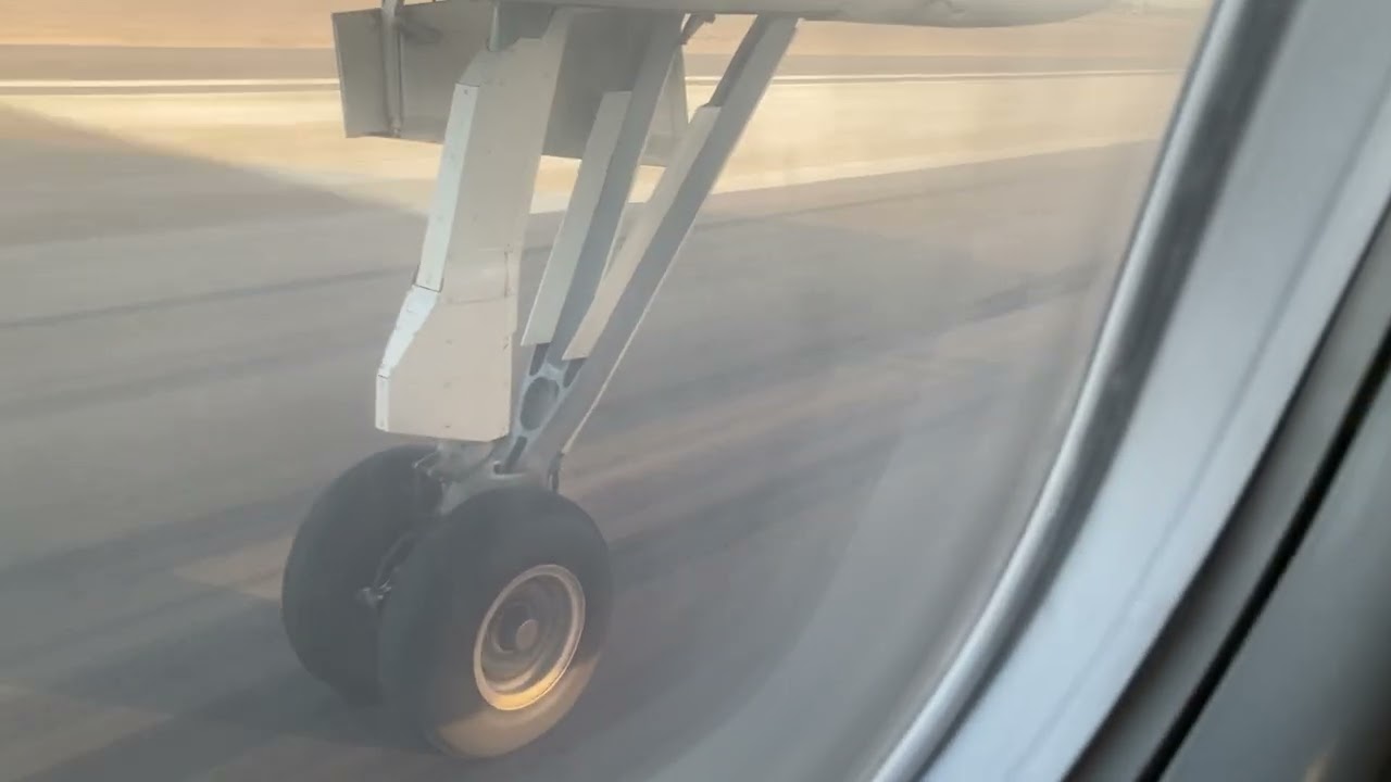 Dash 8-Q300. Take off flight Petroleum Air Services Louxor Le Caire of September 13, 2024.