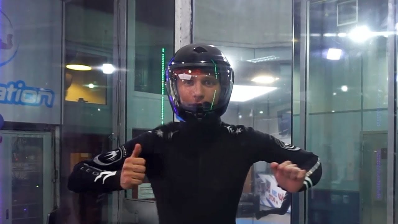 Чемпион мира Леонид Волков говорит и летает в аэротрубе FlyStation