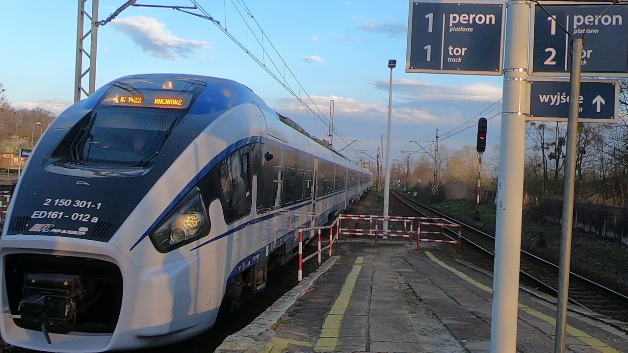 Pesa Dart - IC PILECKI na stacji Gliwice Łabędy