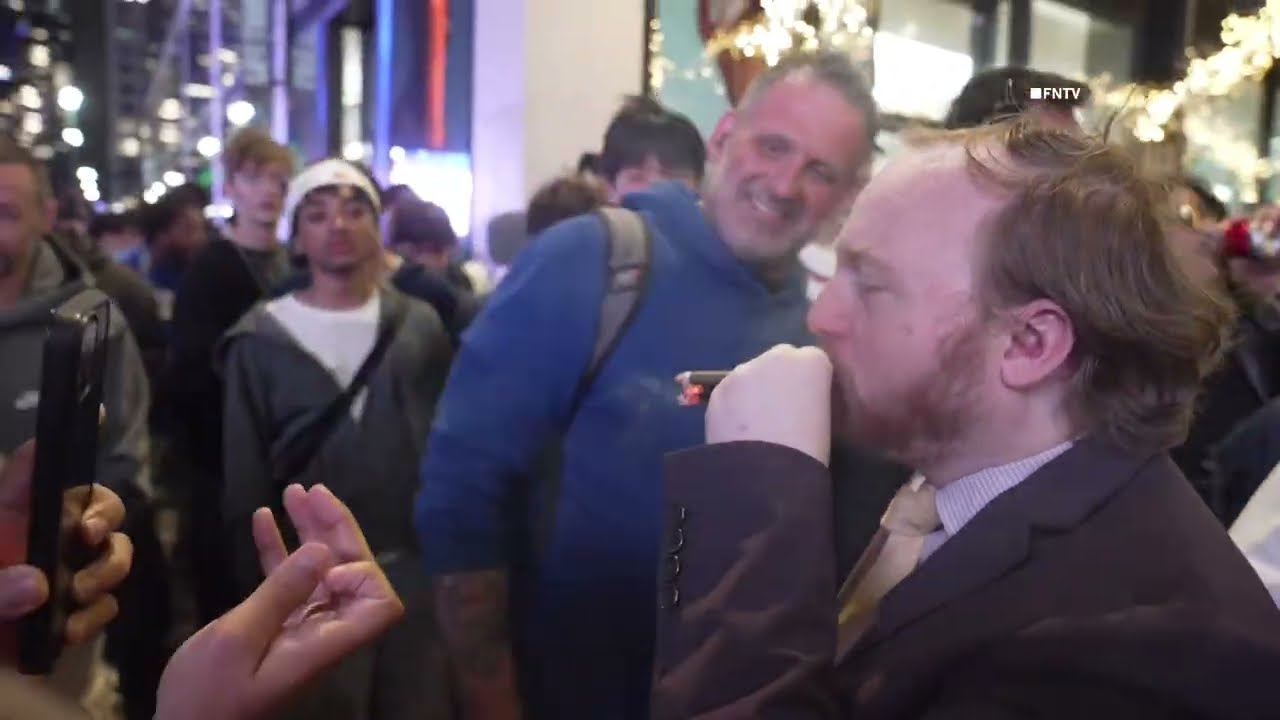 Knicks Fans Celebrate & Empire State Building Color Change for Win - NYC
