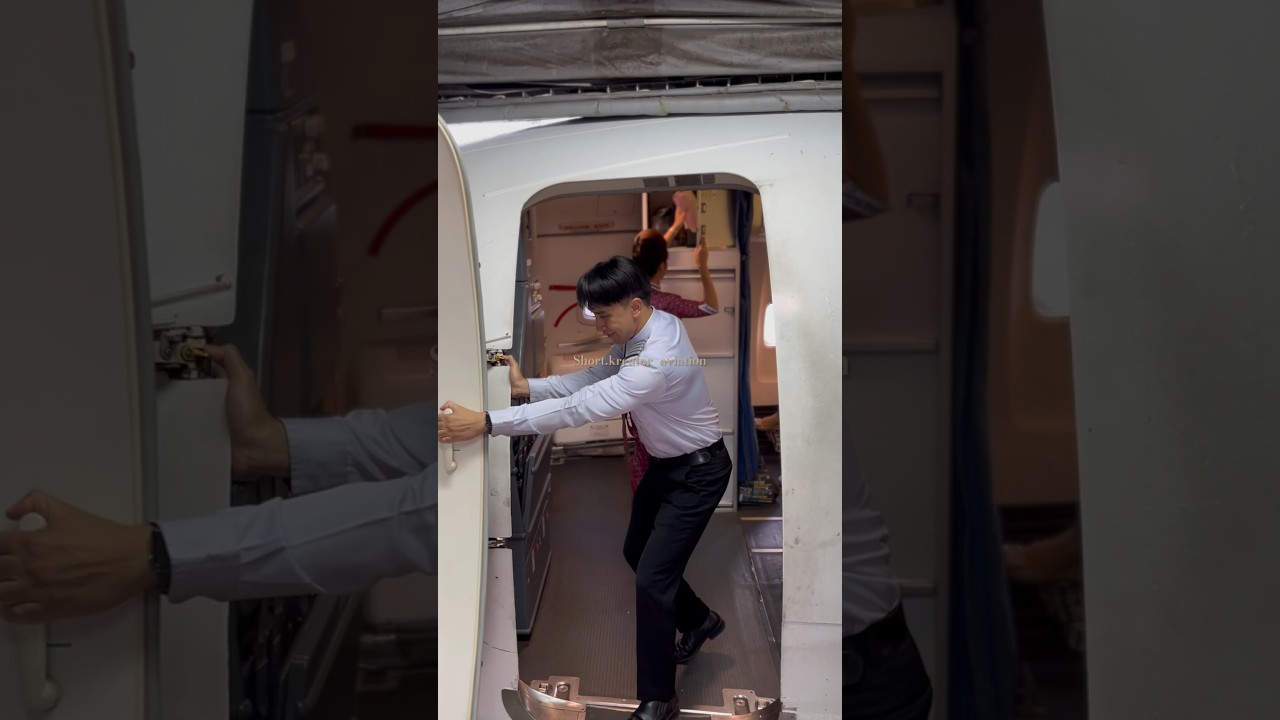 Pramugara lion air | Tutup pintu pesawat B737-800‼️ #pramugara
