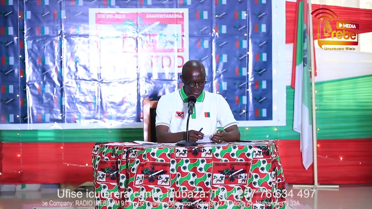 Umunyamabanga mukuru w'Umugambwe CNDD FDD Reveriano Ndikuriyo mukiganiro n'Abamenyeshamakuru 