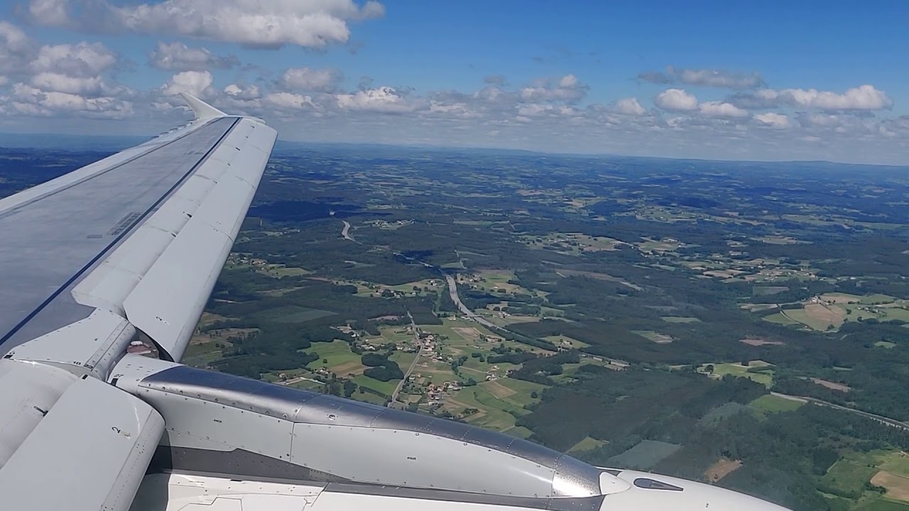 Aer Lingus A320 Landing in Santiago de Compostela, Spain