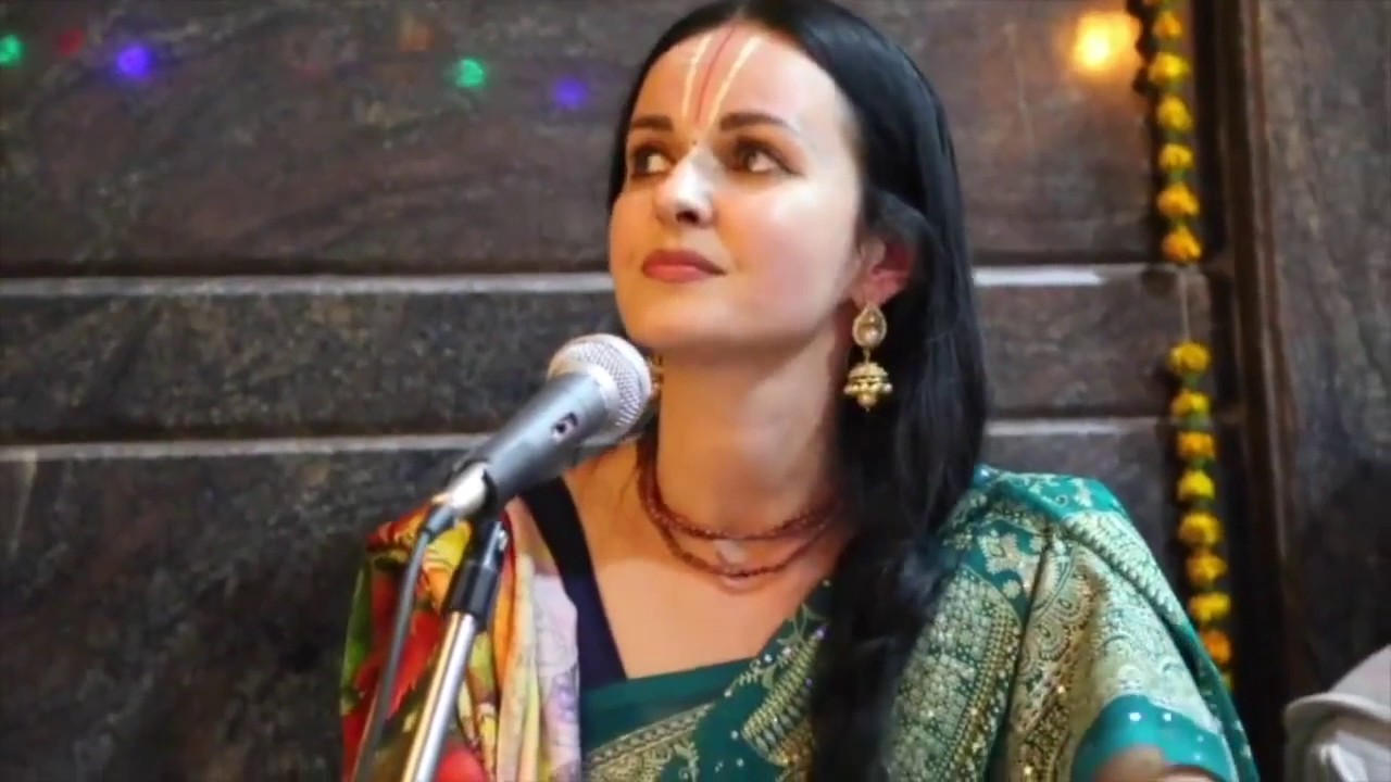 KIRTAN LED BY MIRA at Shree Giridhar Dham ashram in Vrindavan