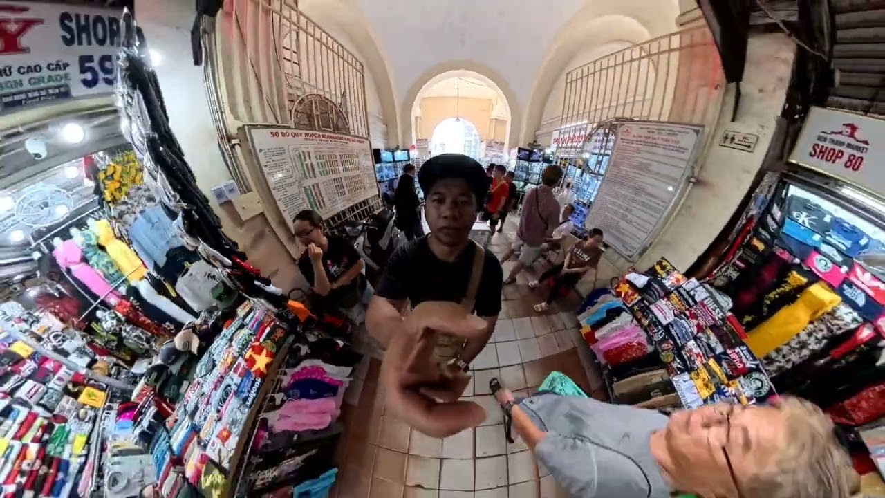 Vietnam Market Insta 360