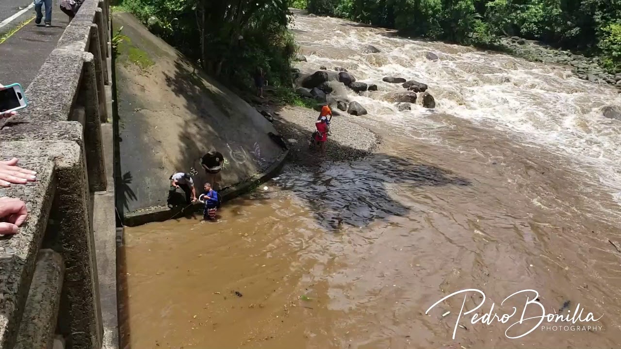 GOLPE DE AGUA/PUENTE ROTO/LUQUILLO/PUERTO RICO