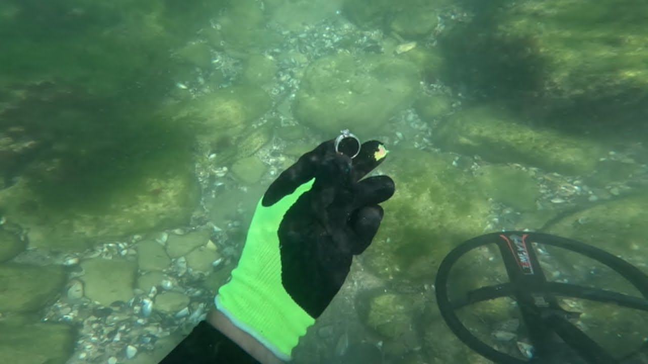 I Can't Believe What I Found While Snorkeling and Metal Detecting for Sea Treasures!