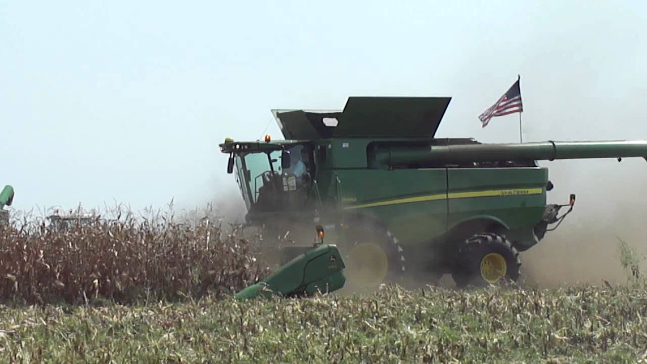 John Deere S 690 combine - Farm Progress Show 2012