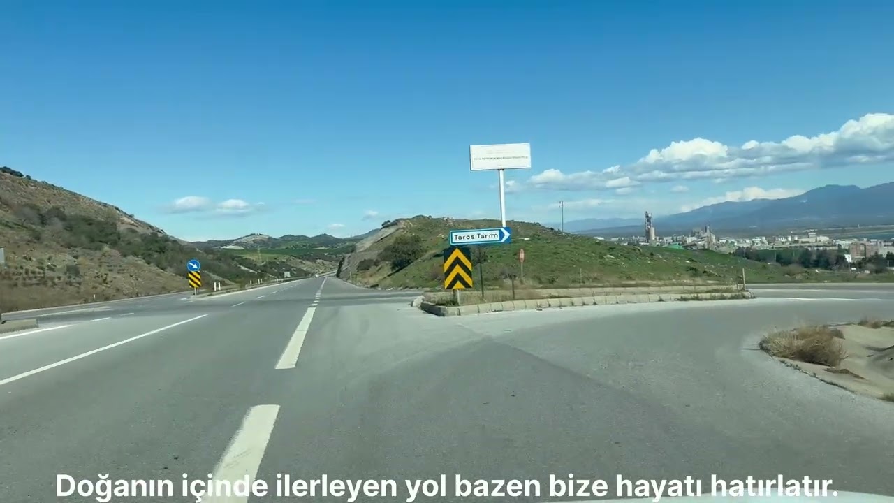 Yokuş Aşağı Akıp Giden Yol… Hayat Bazen Böyle İner 🚗⛰️