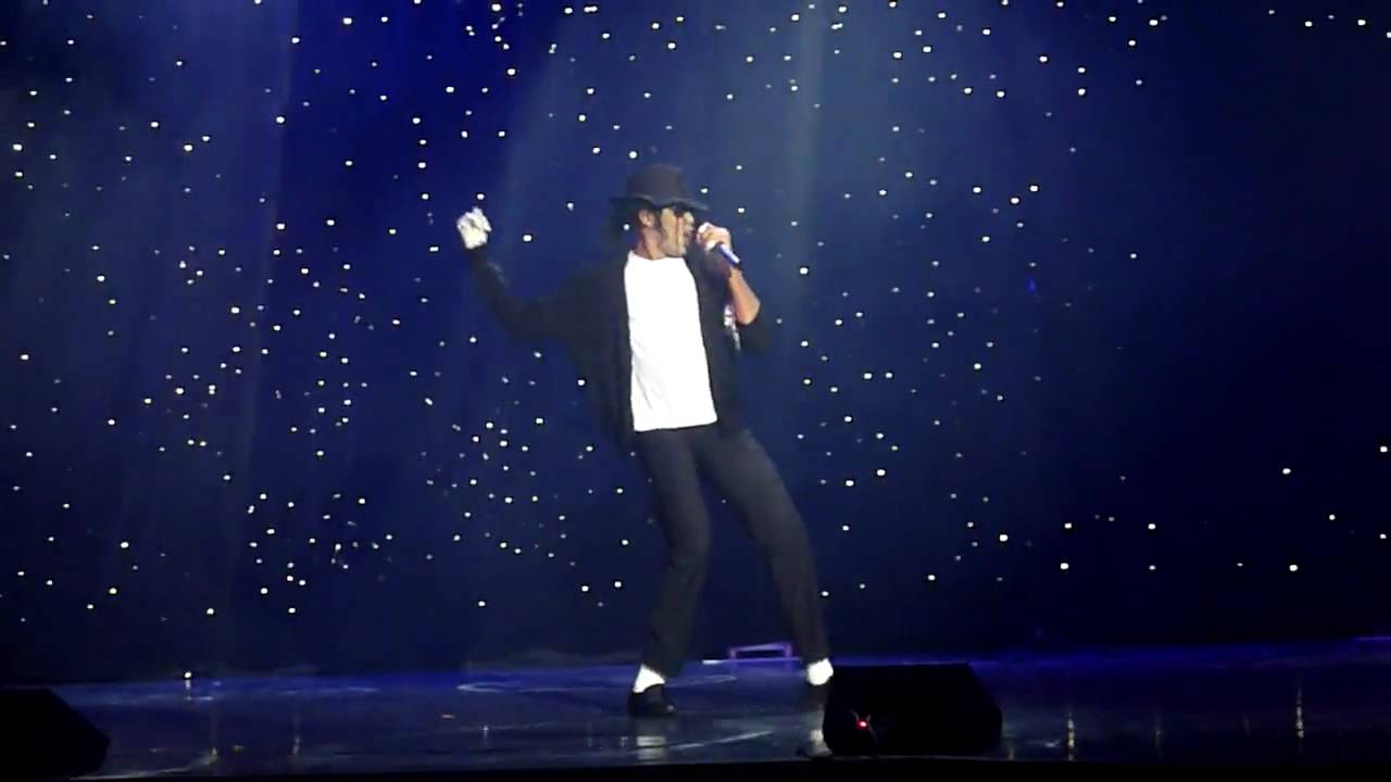 Entertainment team on MSC Poesia give Michael Jackson 3