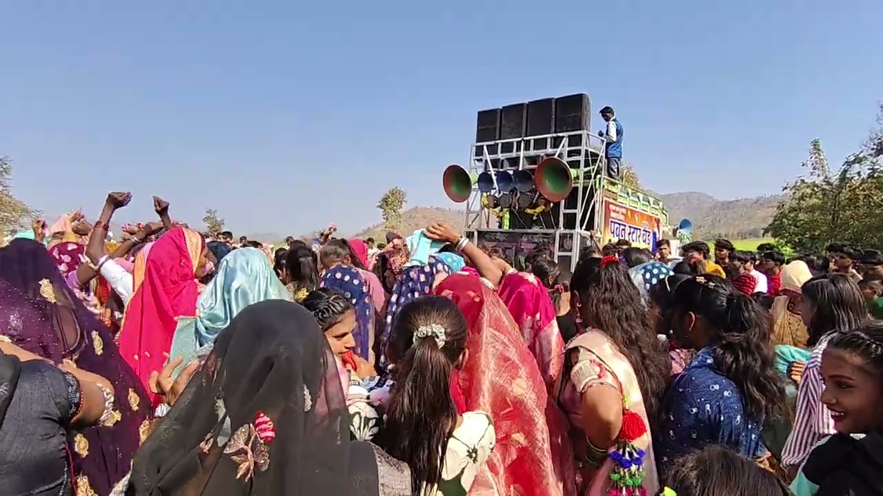 आदिवासी बैंड पार्टी 