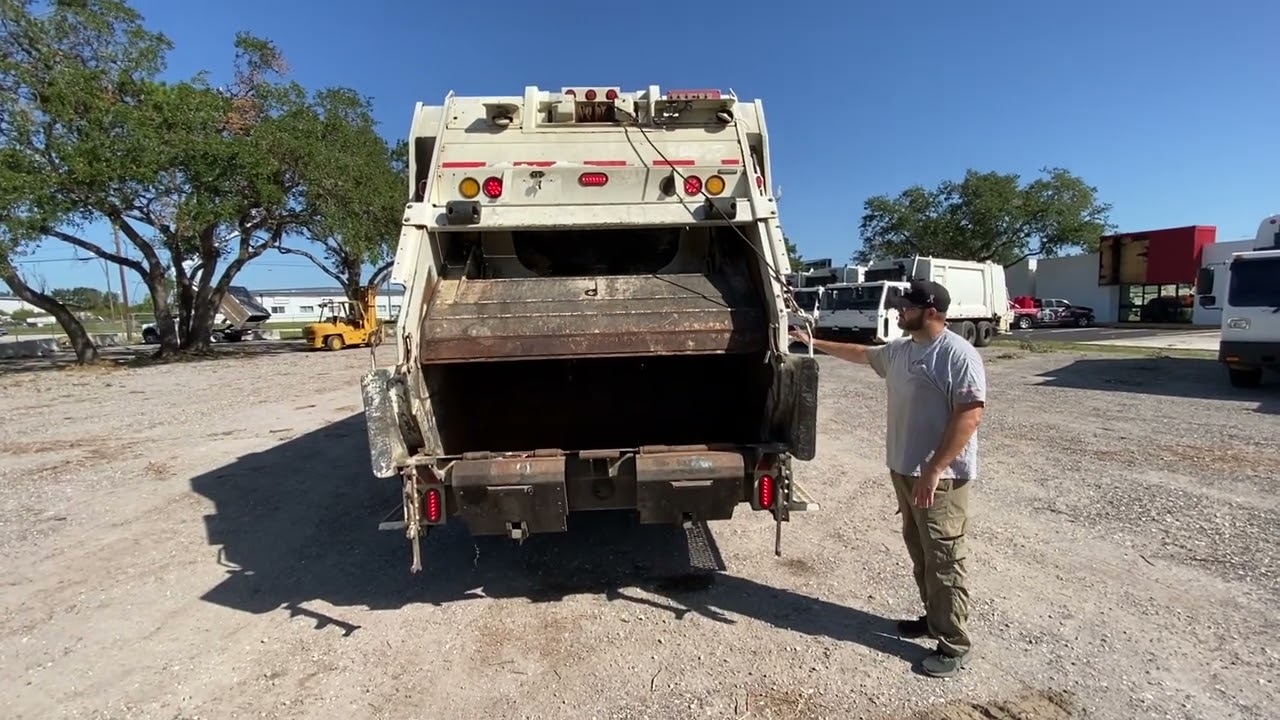 2017 CCC LET2 25 Yard Heil Dura Pack 5000 rear Loader Garbage Truck - 109809