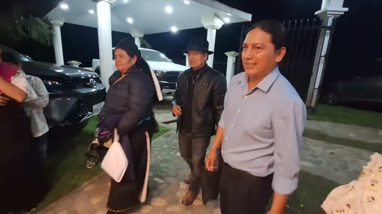 Preparativos para el pedido de mano, por parte del joven Alberto Quilumba y su familia.