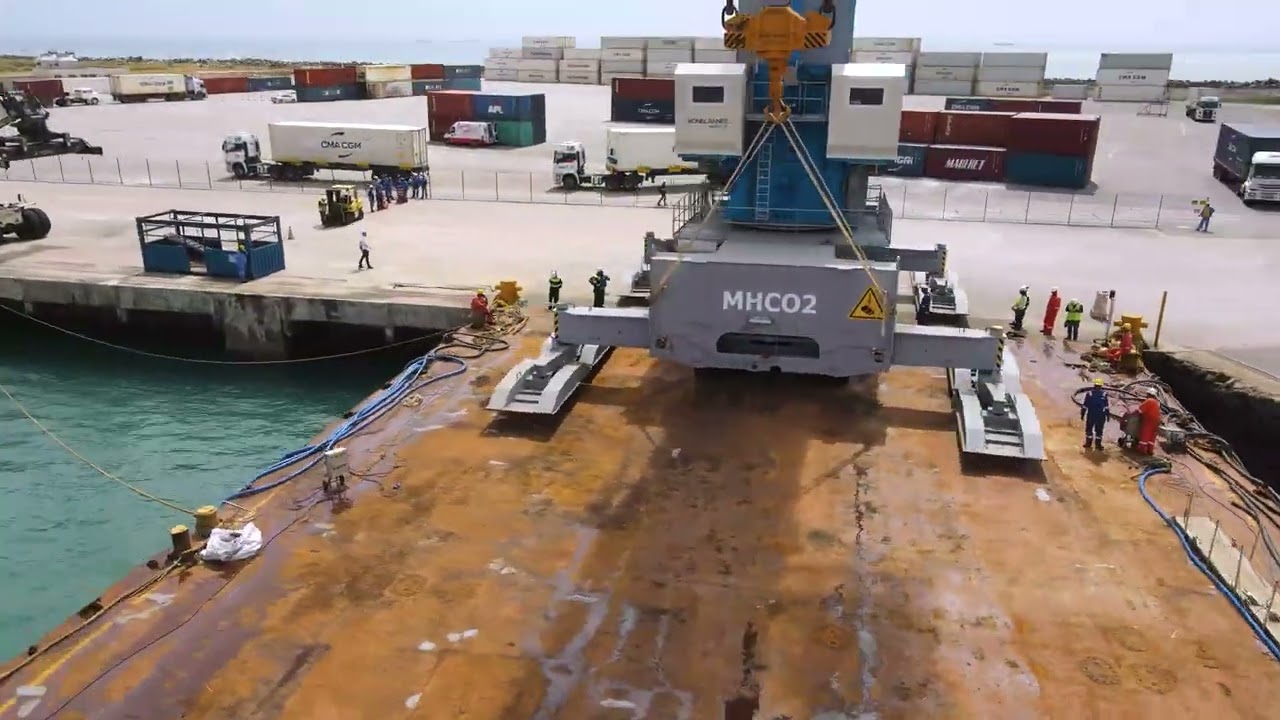 Guindaste Konecranes Gottwald MHC ESP 8: entrega de duas unidades para o cliente CMA Terminals