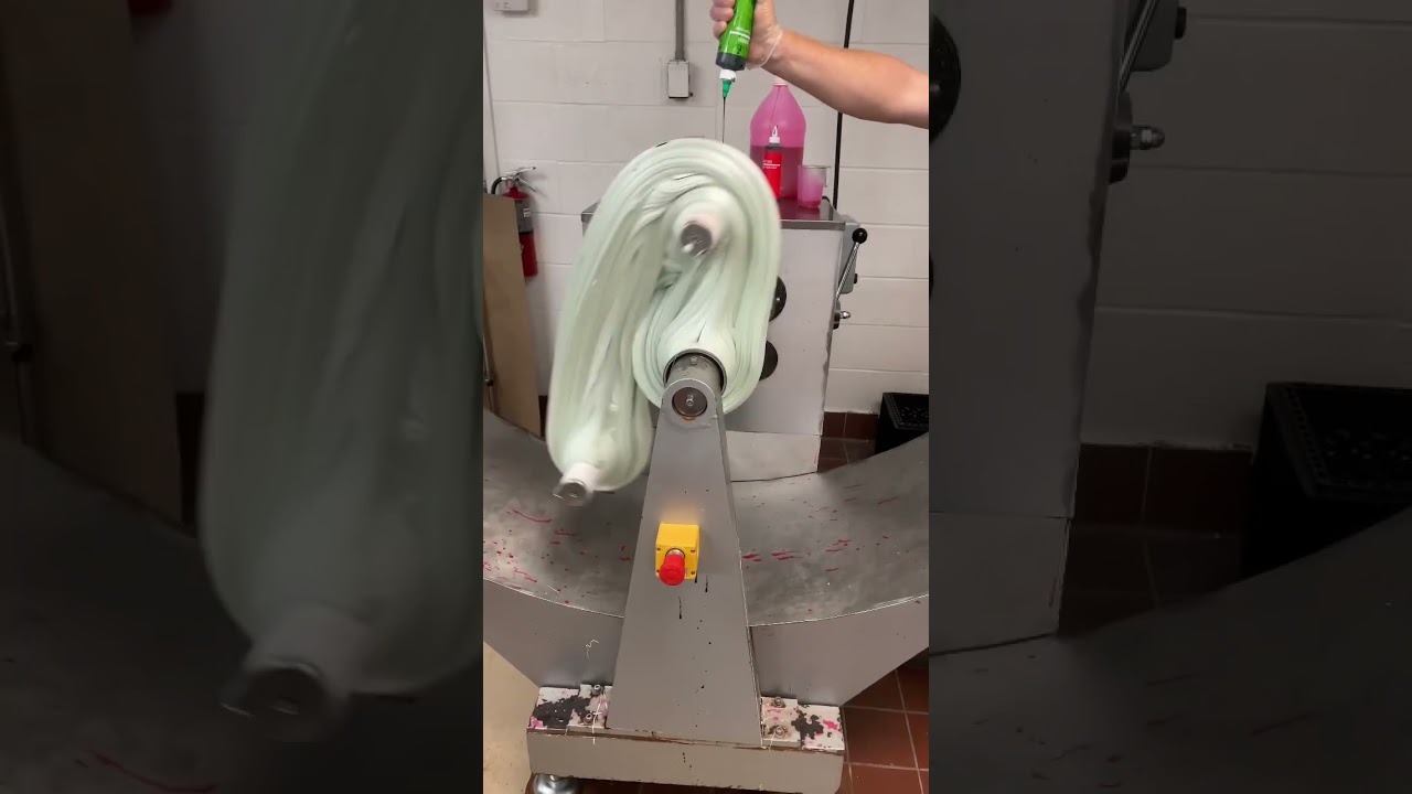Taffy pulling machine #candy #asmr #candymaking #taffy