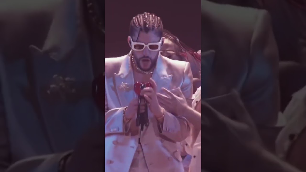 😚 Bad Bunny has entered his Madonna era 🎤 #badbunny #mtv #vmas2022 #vmas #newyork #unveranosinti