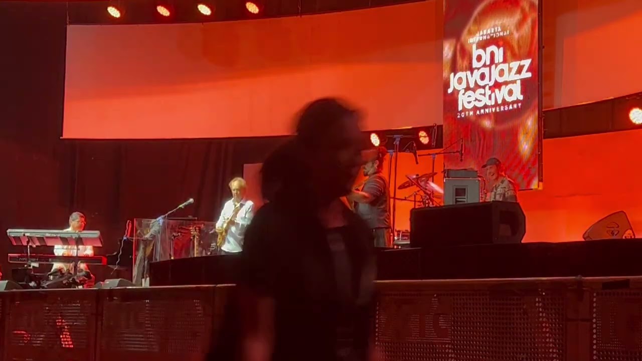 Lee Ritenour Feat Munir Hossn Performing LA By Bike at Java Jazz Festival 2025