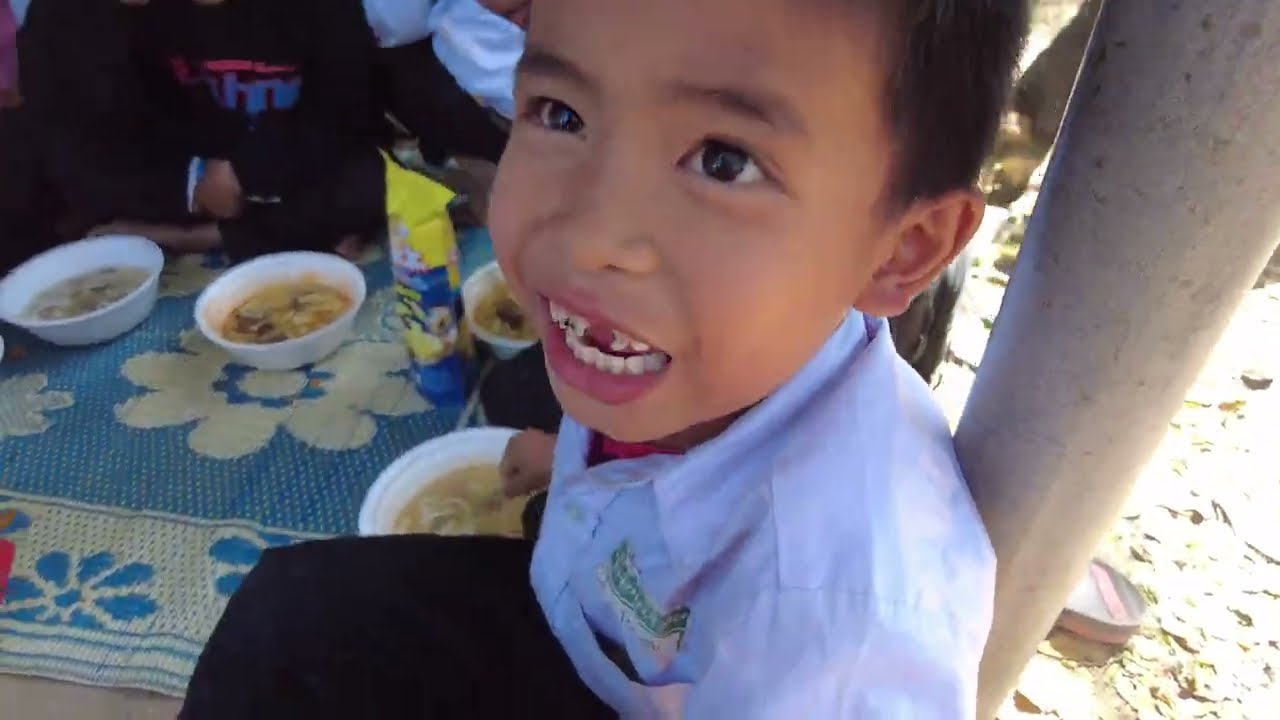 It was a good day spend time with the kids at school.. ລ້ຽງເຂົ້າເດັກນ້ອຍ