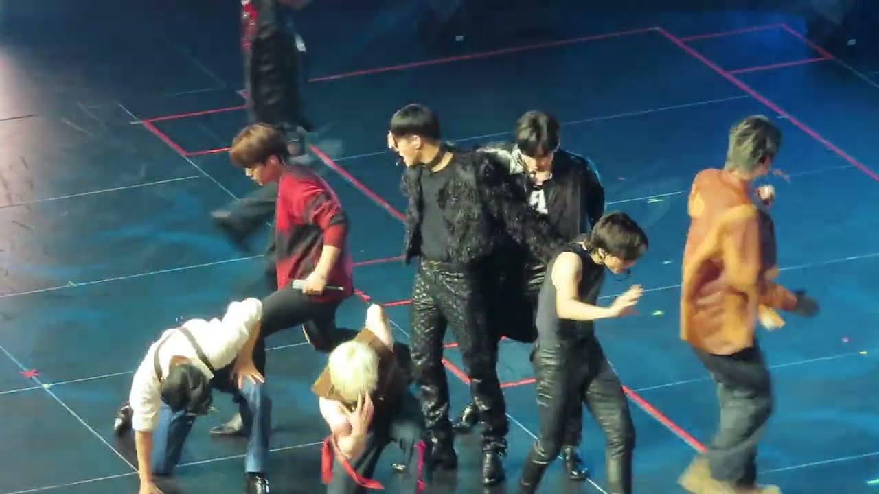 Answer by Ateez in Wintrust Arena Chicago