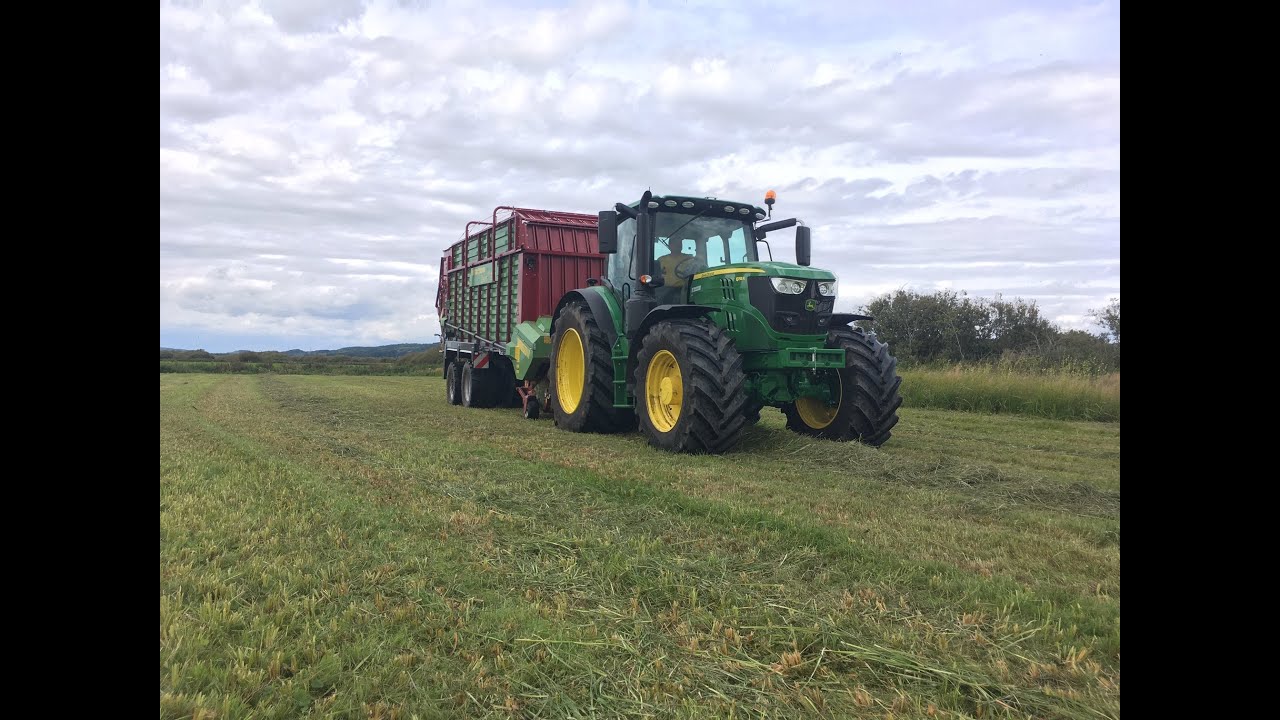 Zbiór zielonki przyczepą  Strautmann Zelon 3301 DWM TANDEM z JOHN DEERE 6155R , NOWE NABYTKI W AKCJI