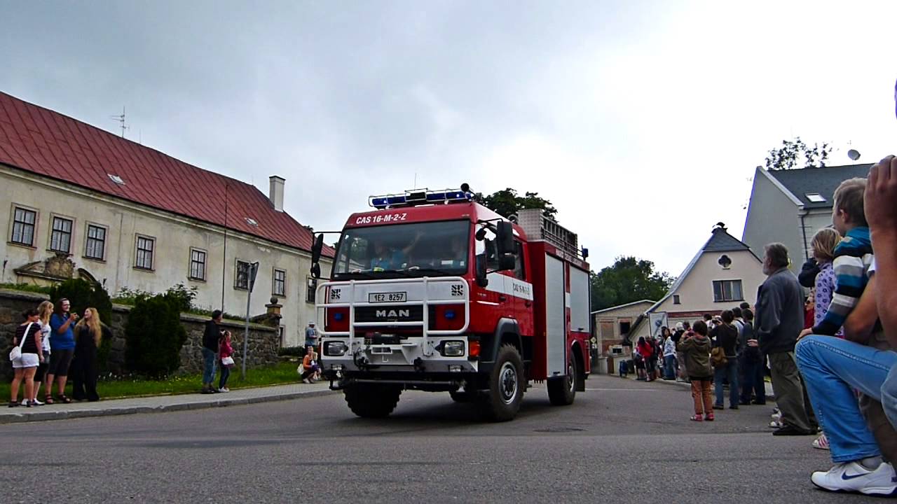 Parada wozów strażackich w Czeskich Rokytnicach