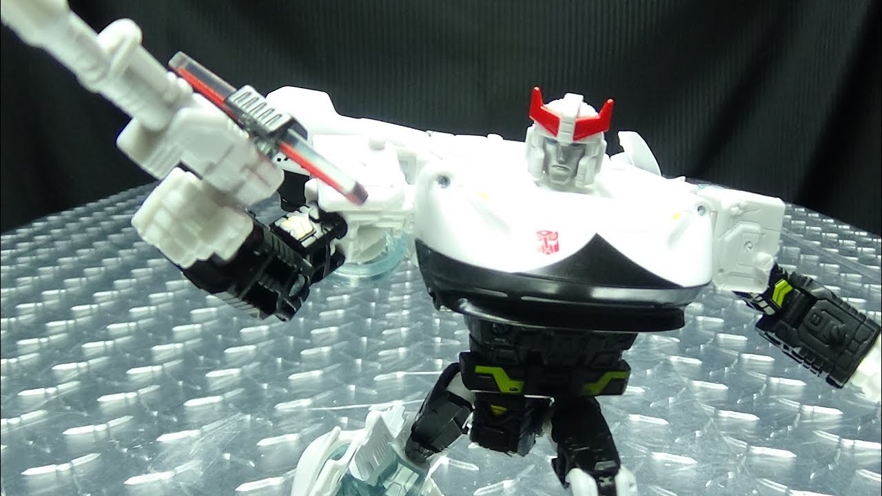 Siege Deluxe PROWL: EmGo's Transformers Reviews N' Stuff