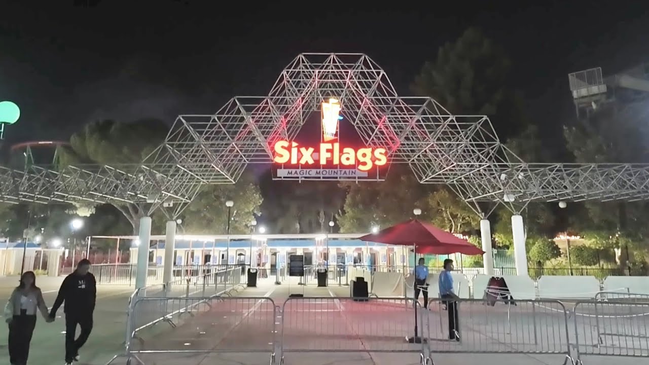 ПУСТАЯ, но потрясающая ночь открытия Six Flags Fright Fest Magic Mountain — места, где можно вкус...