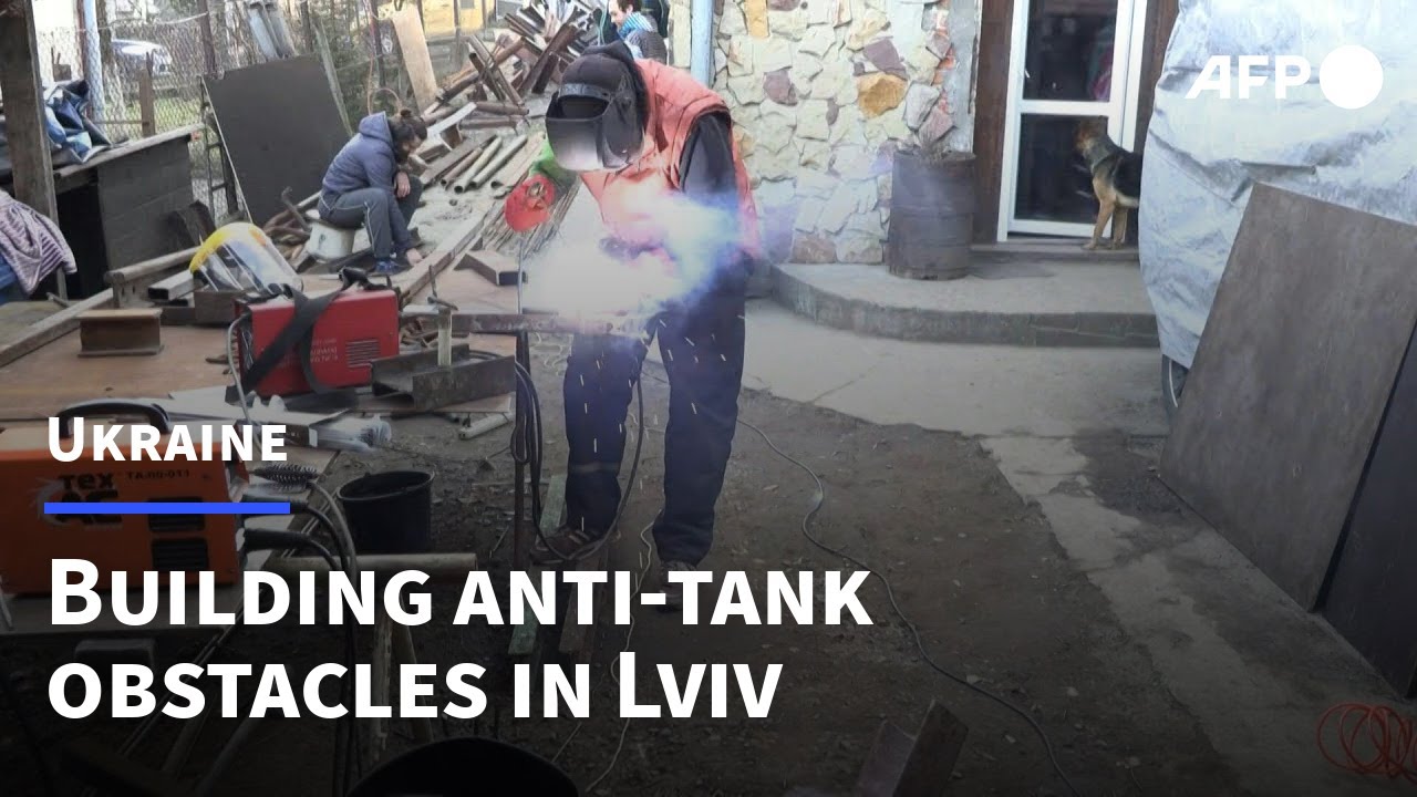 Ukranians weld home-made anti-tank obstacles to keep Russia at bay | AFP