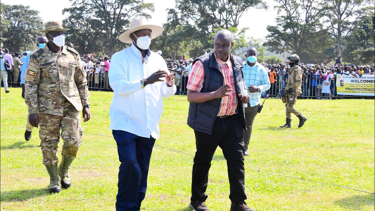 Museveni & Balaam Barugahara rock Masindi