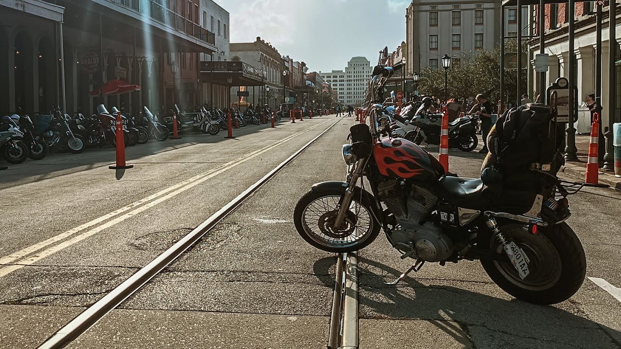 Por fin llegue al LONE STAR RALLY en Galveston Texas en mi Harley Davidson Sportster 883 desde CDMX!