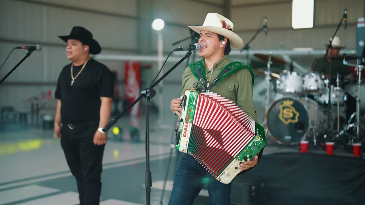 El 4 a Arturo - El Piloto y Su Estilo x Grupo Supremo (En Vivo Desde El Hangar)