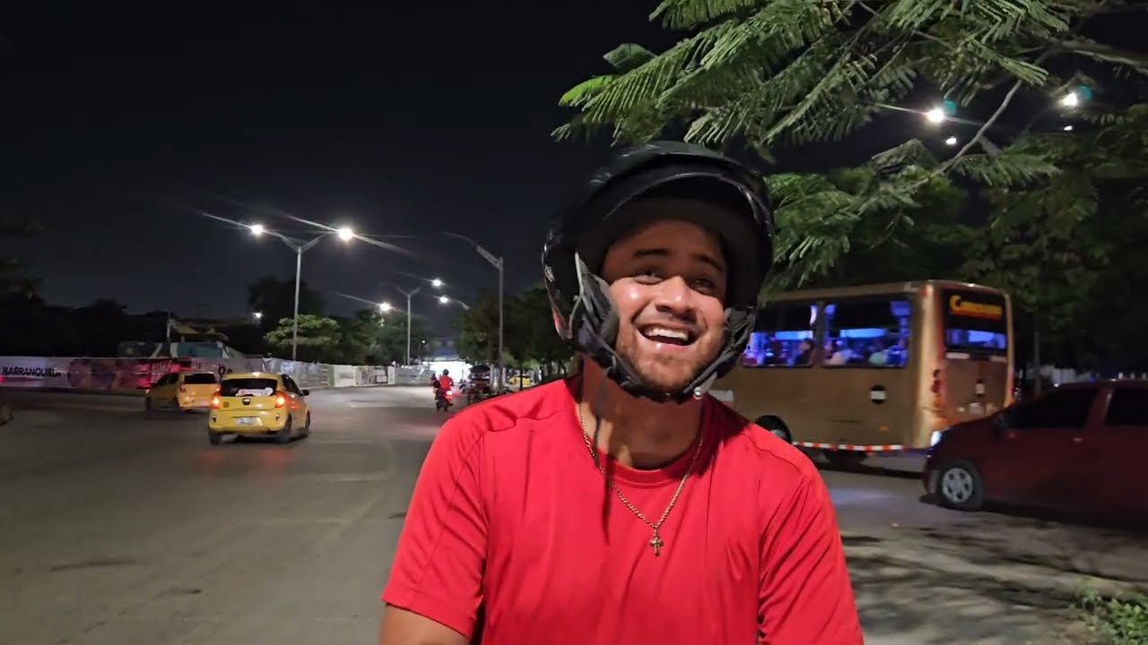 Así se ve el Parque bulevar de Simón Bolívar en Barranquilla. De noche #montateenelviaje 